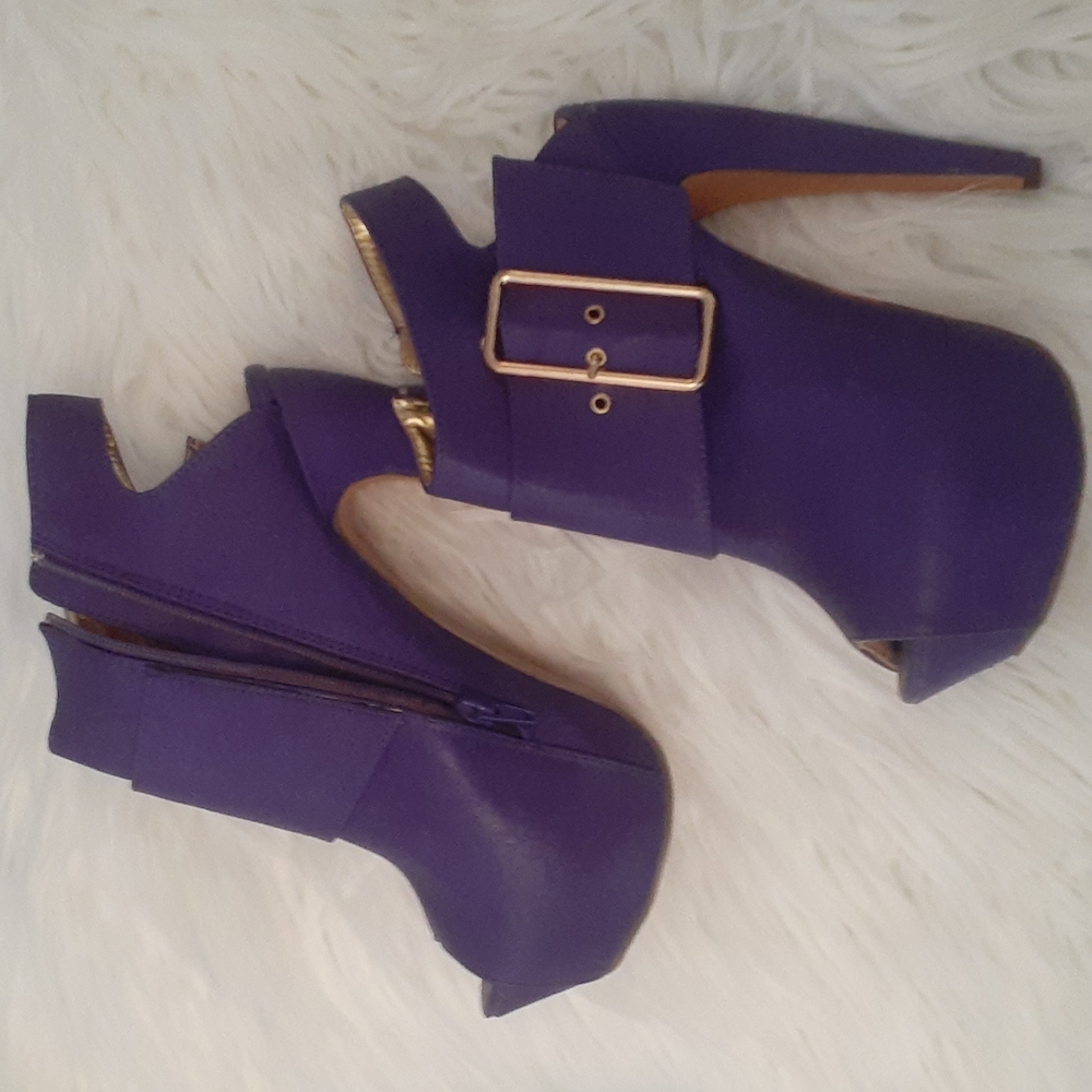 Mona Mia, size 9, purple